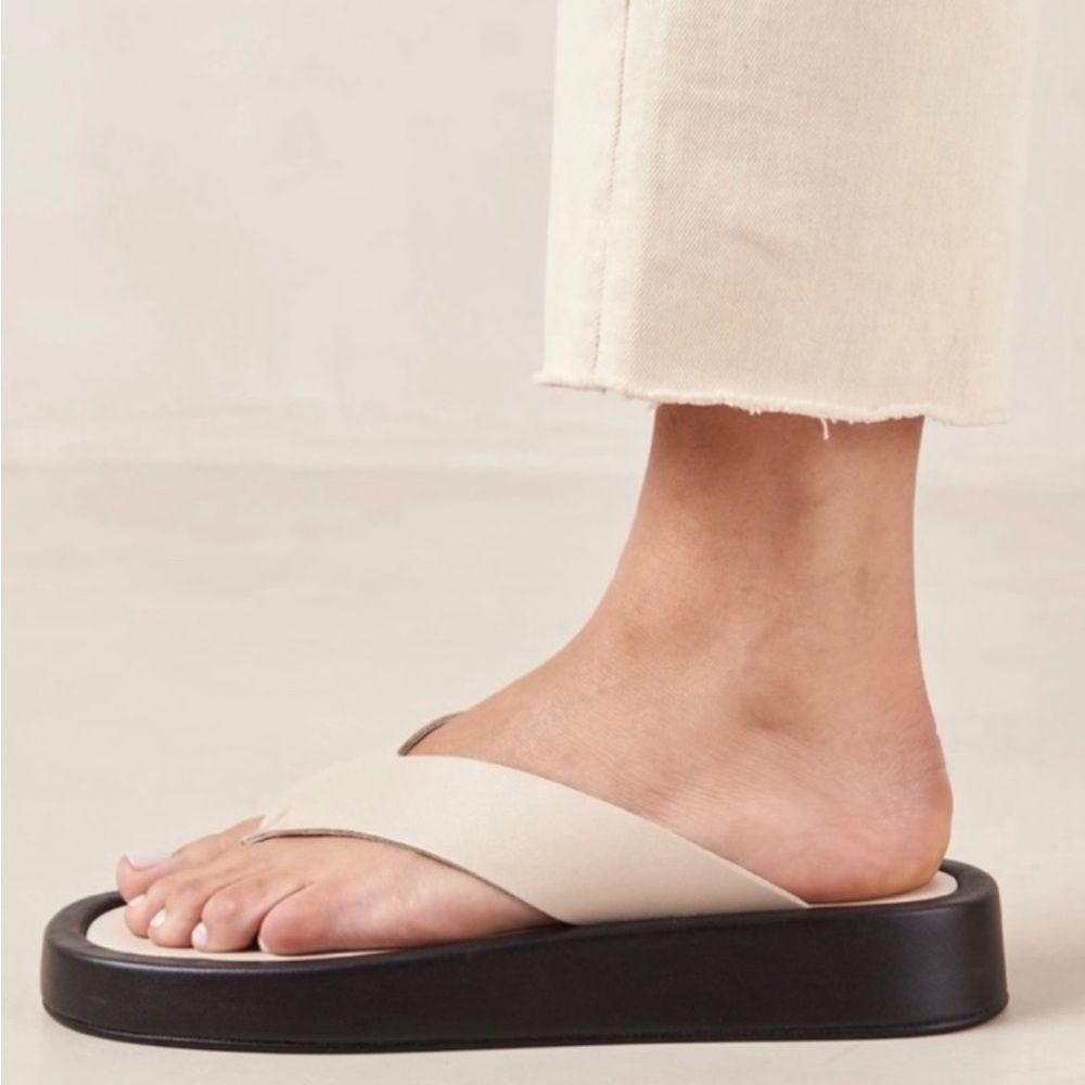 Alohas Overcast Leather Tan/Cream Flip-flops w/black Platform Sole Sz-9-9.5/39